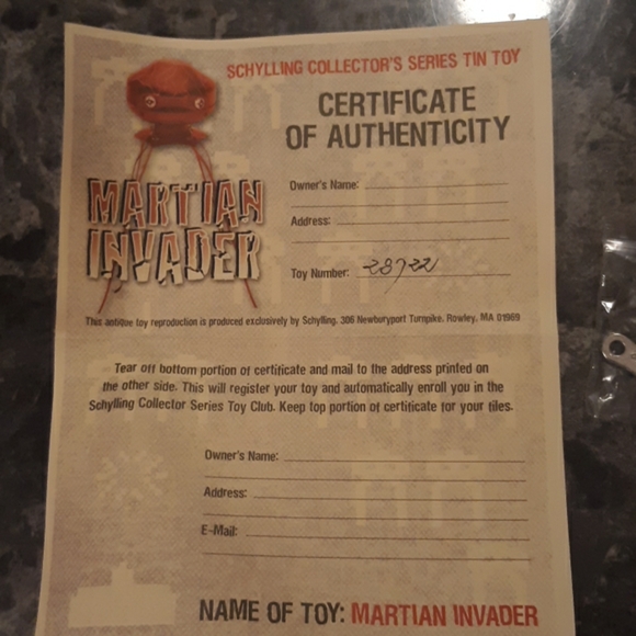 Martian Invader Tin Wind-Up Toy - Picture 3 of 3